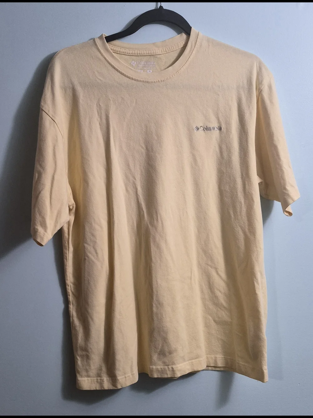 Columbia Men's Short Sleeve Crew Tee in Pale Yellow